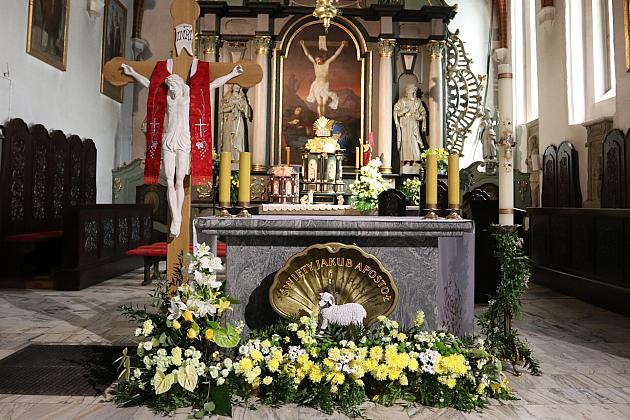 Zabytkowy witraż odzyska blask – dotacja na prace w kościele św. Jakuba Ap.