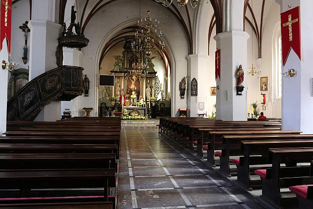 Zabytkowy witraż odzyska blask – dotacja na prace w kościele św. Jakuba Ap.