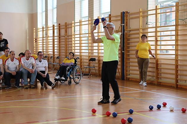 Boccia łączy pokolenia i samorządy! II Powiatowy Integracyjny Turniej w Lęborku za nami