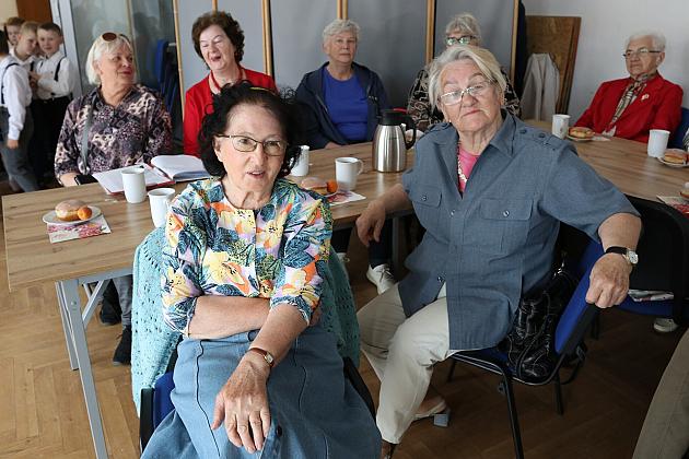 Radośnie i z sercem – Dzień Matki na spotkaniu Ligi Kobiet Polskich