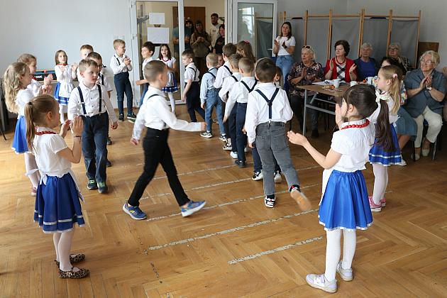 Radośnie i z sercem – Dzień Matki na spotkaniu Ligi Kobiet Polskich