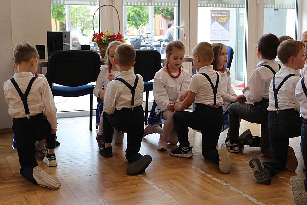 Radośnie i z sercem – Dzień Matki na spotkaniu Ligi Kobiet Polskich