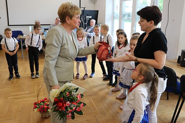 Radośnie i z sercem – Dzień Matki na spotkaniu Ligi Kobiet Polskich