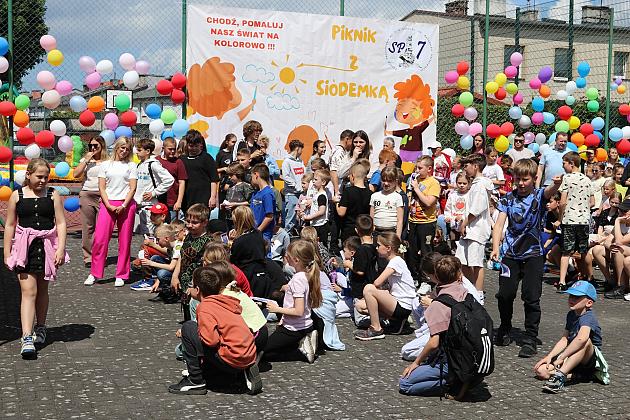 Rodzinna zabawa w „Siódemce” - radość, śmiech i integracja