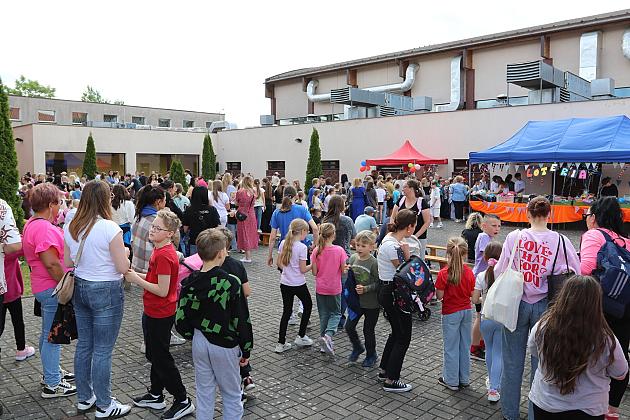 Rodzinna zabawa w „Siódemce” - radość, śmiech i integracja