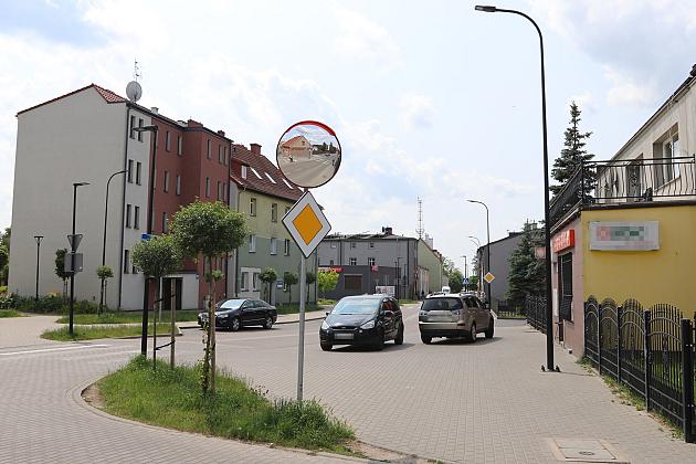 Nowe lustra drogowe w Lęborku – więcej bezpieczeństwa na trudnych skrzyżowaniach!