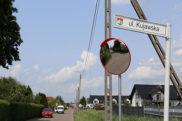 Nowe lustra drogowe w Lęborku – więcej bezpieczeństwa na trudnych skrzyżowaniach!