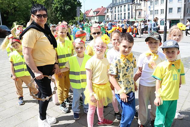 Barwna parada rozkręciła piąty Festiwal Uliczny w Lęborku. Szykujcie się na weekend pełen atrakcji!