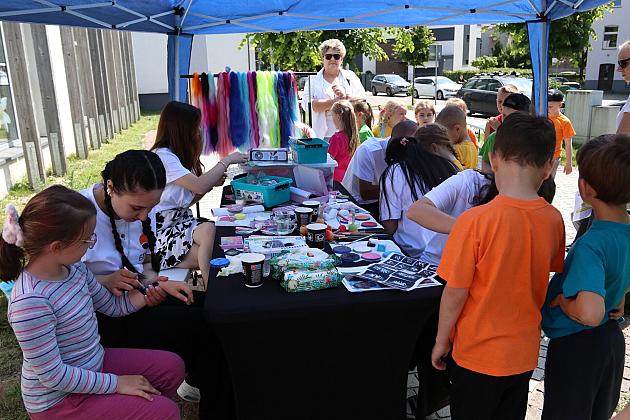 Barwna parada rozkręciła piąty Festiwal Uliczny w Lęborku. Szykujcie się na weekend pełen atrakcji!