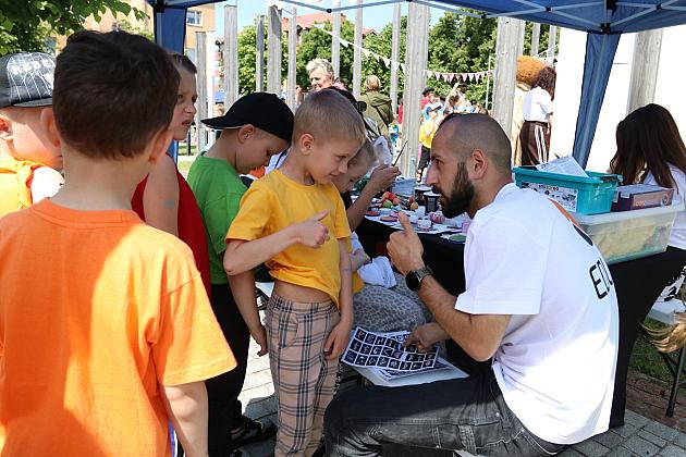 Barwna parada rozkręciła piąty Festiwal Uliczny w Lęborku. Szykujcie się na weekend pełen atrakcji!