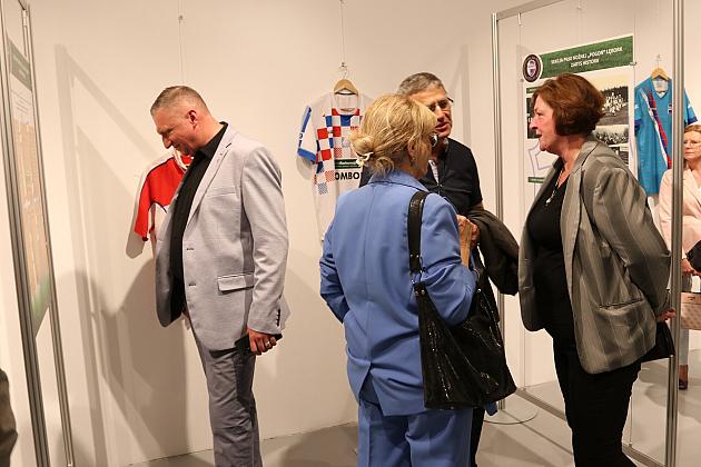 Historia Pogoni Lębork na otwartej w Wieży Ciśnień wystawie z okazji 80-lecia klubu