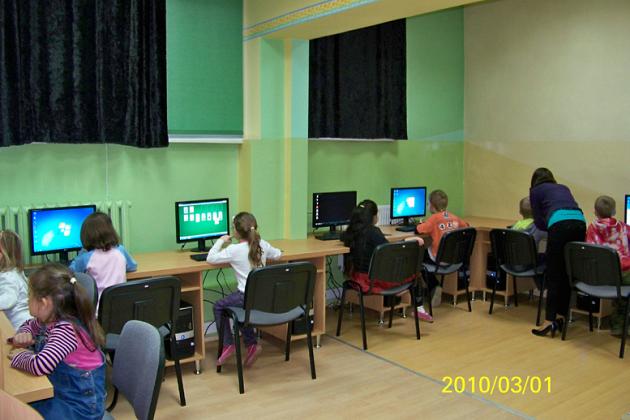 Uczniowie klas I-III mają sale komputerowe
