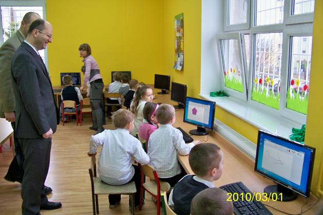 Uczniowie klas I-III mają sale komputerowe
