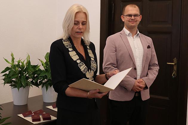 Złote Gody w lęborskim ratuszu – uhonorowanie małżeństw z ponad półwiecznym stażem