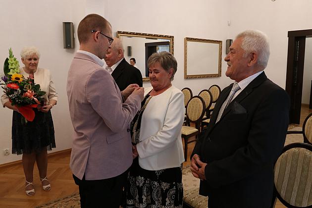 Złote Gody w lęborskim ratuszu – uhonorowanie małżeństw z ponad półwiecznym stażem