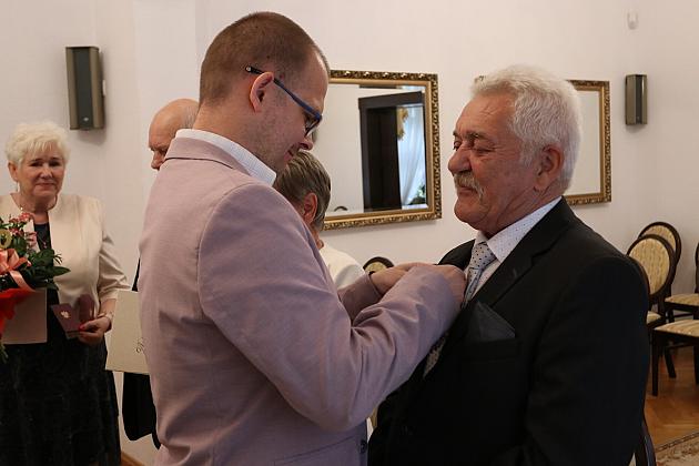 Złote Gody w lęborskim ratuszu – uhonorowanie małżeństw z ponad półwiecznym stażem