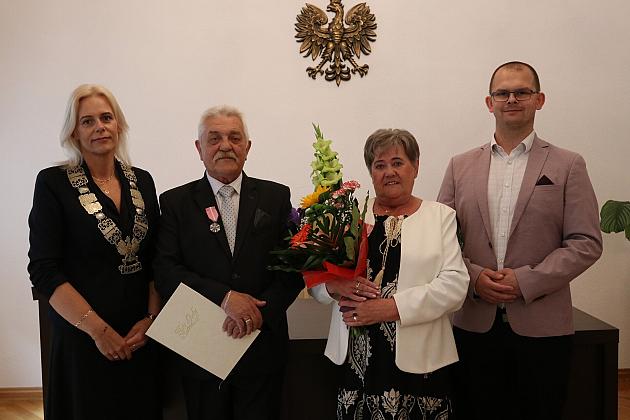 Złote Gody w lęborskim ratuszu – uhonorowanie małżeństw z ponad półwiecznym stażem