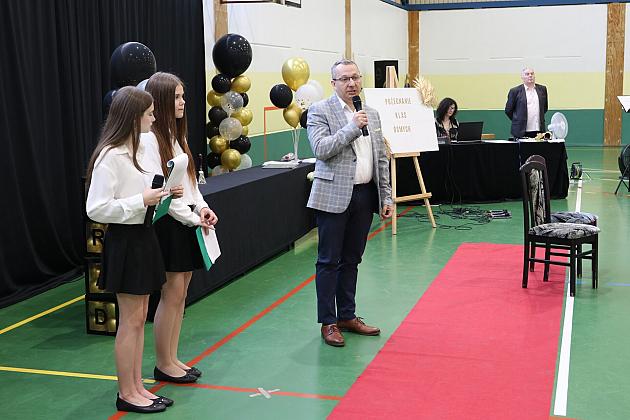 Uroczyste pożegnanie absolwentów Szkoły Podstawowej nr 5