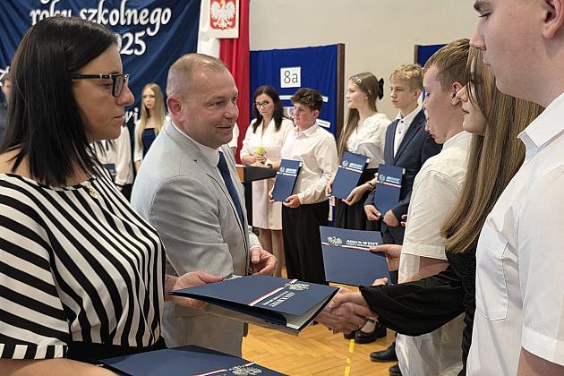 Uroczyste zakończenie roku szkolnego klas VIII w SP7