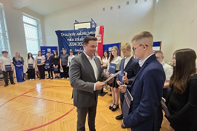 Uroczyste zakończenie roku szkolnego klas VIII w SP7