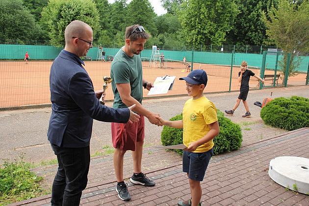 Aktywne lato na kortach. Rozstrzygnięto Wakacyjny Turniej Tenisa Ziemnego