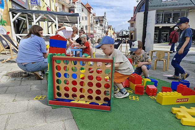 Letnia Czytelnia na Staromiejskiej już otwarta