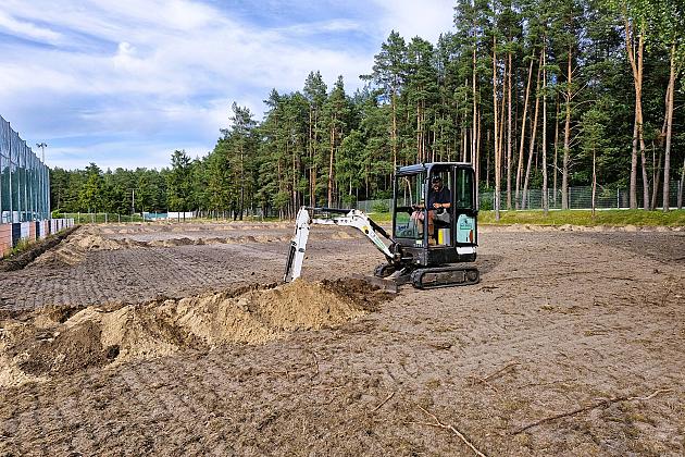 Trwa budowa boiska z naturalną nawierzchnią na Stadionie Miejskim w Lęborku