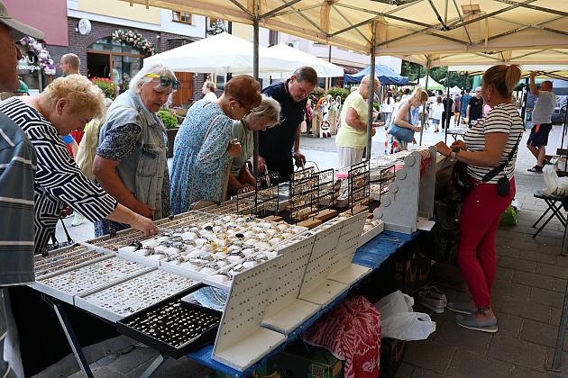Kolorowe stoiska, regionalne smaki i rękodzieło – magia Jarmarku św. Jakuba!
