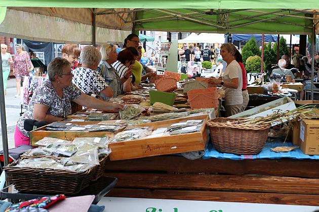 Kolorowe stoiska, regionalne smaki i rękodzieło – magia Jarmarku św. Jakuba!