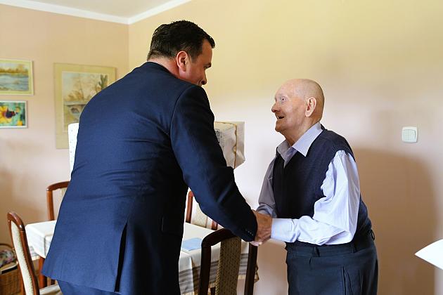 Sto lat minęło... Pan Marian Sasin z pięknym jubileuszem