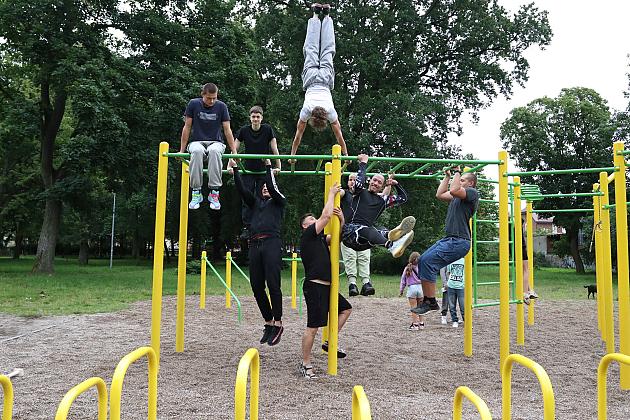 Aktywne spędzanie wakacji na zajęciach z kalisteniki