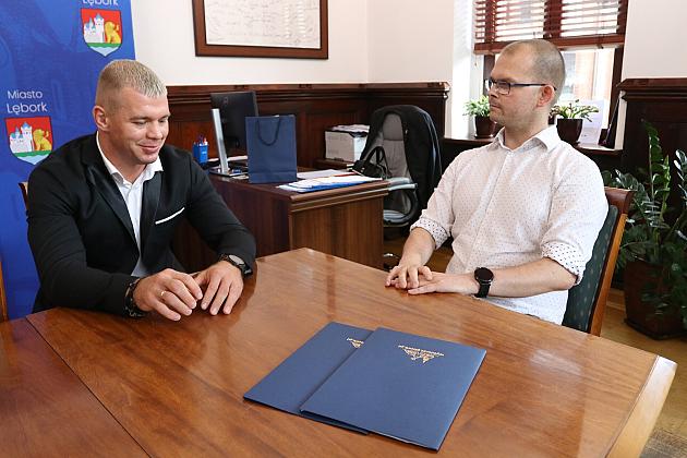 Promuje Lębork w oktagonie. Miasto wspiera swojego wojownika