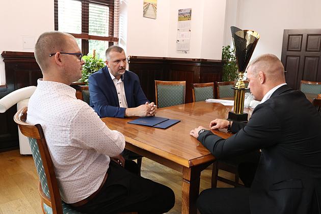 Promuje Lębork w oktagonie. Miasto wspiera swojego wojownika