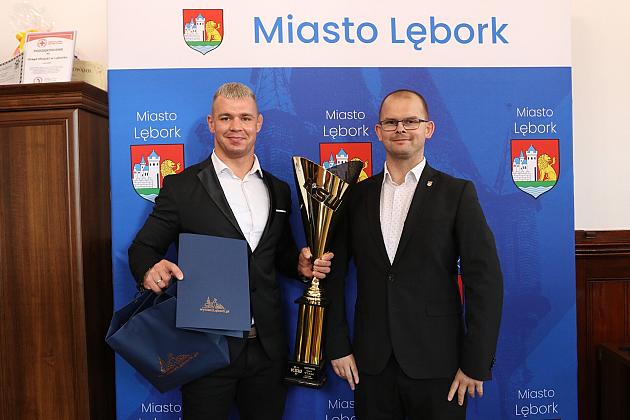 Promuje Lębork w oktagonie. Miasto wspiera swojego wojownika