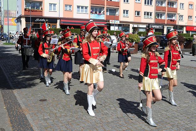Z okazji jubileuszu lęborscy harcerze z nowym sztandarem