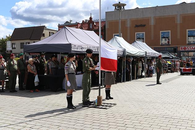Z okazji jubileuszu lęborscy harcerze z nowym sztandarem