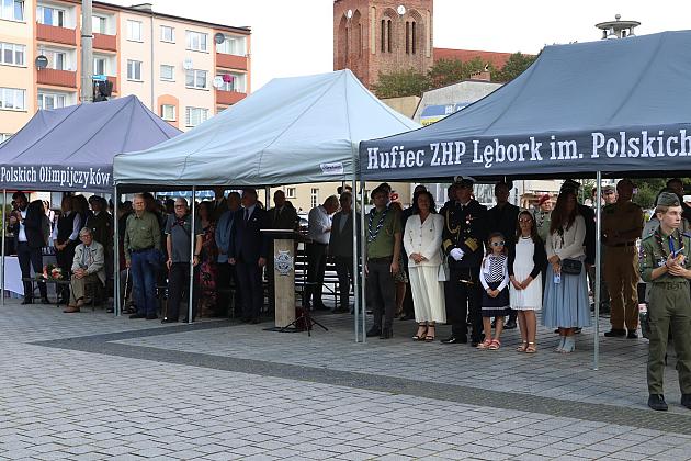 Z okazji jubileuszu lęborscy harcerze z nowym sztandarem
