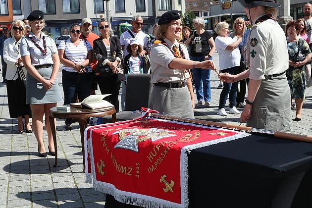 Z okazji jubileuszu lęborscy harcerze z nowym sztandarem