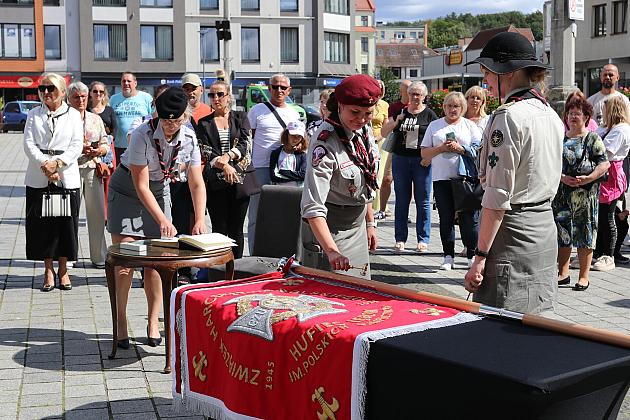 Z okazji jubileuszu lęborscy harcerze z nowym sztandarem