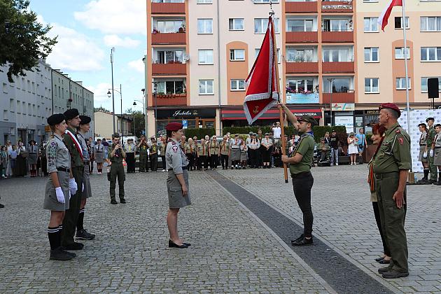 Z okazji jubileuszu lęborscy harcerze z nowym sztandarem