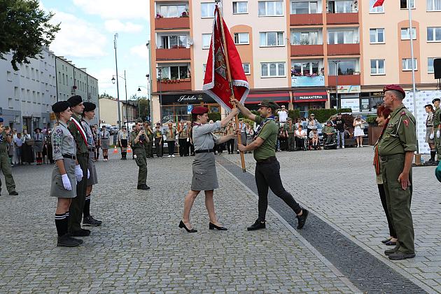 Z okazji jubileuszu lęborscy harcerze z nowym sztandarem