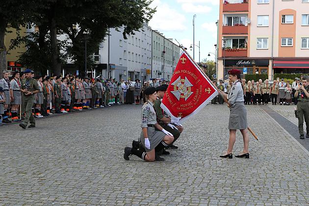 Z okazji jubileuszu lęborscy harcerze z nowym sztandarem