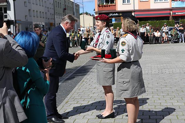 Z okazji jubileuszu lęborscy harcerze z nowym sztandarem