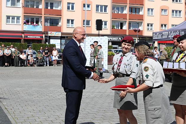 Z okazji jubileuszu lęborscy harcerze z nowym sztandarem