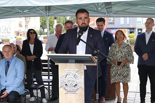 Z okazji jubileuszu lęborscy harcerze z nowym sztandarem