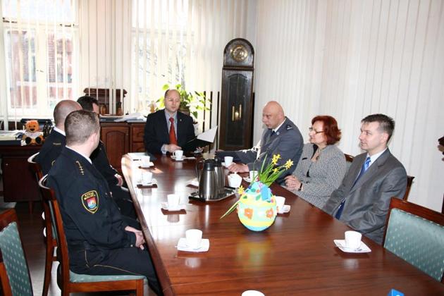 Strażnicy miejscy uhonorowani za udany pościg za złodziejem 