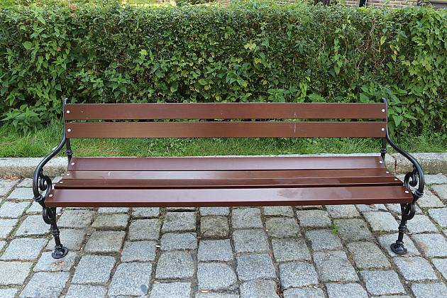 Nowe ławki w Lęborku – wygodniej na spacerze i w drodze po zakupy