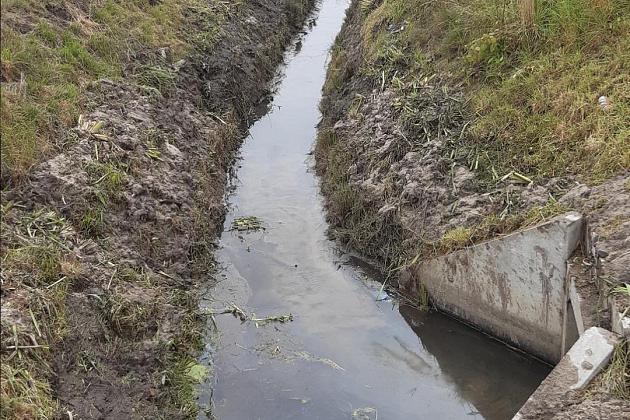 Skuteczna ochrona przed nadmiarem wody - trwa konserwacja rowów melioracyjnych