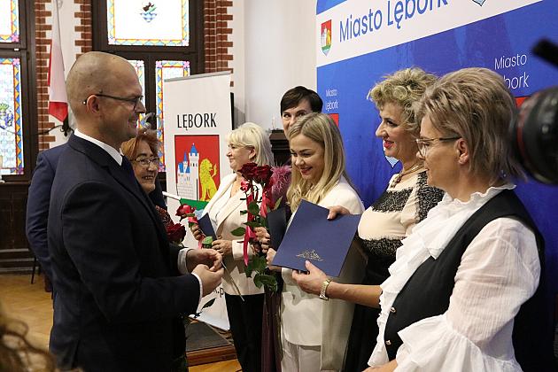 Nagrody dla nauczycieli i dyrektorów z okazji Dnia Edukacji Narodowej