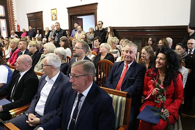 Nagrody dla nauczycieli i dyrektorów z okazji Dnia Edukacji Narodowej